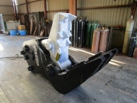 0.7m3(20-22t)クラス用 中古油圧式コンクリート小割圧砕機 ガジラMC-200 タグチ工業製