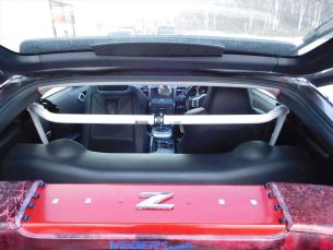 フェァレディZ　Z33　ルームクロスバー　取付。
