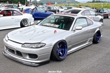 RAYS純正マグブルーへ色変えのTE37V S15シルビアに装着画像