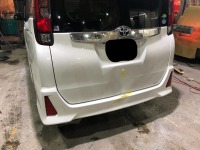 トヨタノア ベッコリ潰れたバックドア交換せずに板金修理!