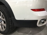 BMWX5 リヤバンパーぶつけてひどいえぐれ！部分交換と修理で対応‼︎