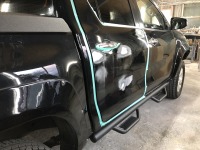 トヨタハイラックスピックアップの右リアドア凹み/傷を板金塗装修理