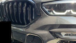 BMWX6フロントグリルをMスポーツグレード風にペイントカスタム