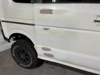 エブリイワゴンのスライドドアとサイドステップを板金塗装修理！