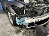 もらい事故で破損した日産フーガの自動車保険修理！交換部品出し！
