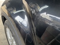 トヨタC-HR左フロントフェンダーに3箇所ほどある凹みを部分修理