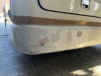 ハイエースキャンピングカーのリアバンパー穴・傷を部分板金塗装