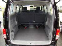 未使用車 ： NV200ワゴンに硬質タイプ床貼り加工
