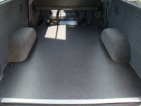 正確な平面を生み出す床貼り加工 ： 中古車「100系S-GL」