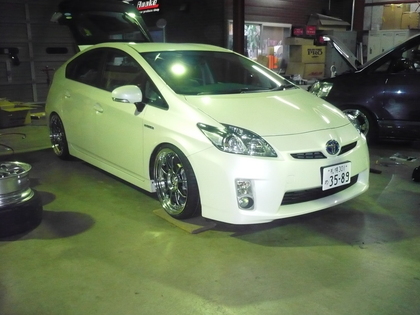 トヨタ プリウス 新型プリウス 車高調 １９インチタイヤホイール装着 自動車 パーツ カスタムプロショップ 専門店 札幌のガレージアウェイク ドゥブログ