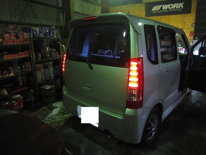 スズキ ワゴンR MH21SにHID・LEDテール・シートカバー取り付け｜自動車