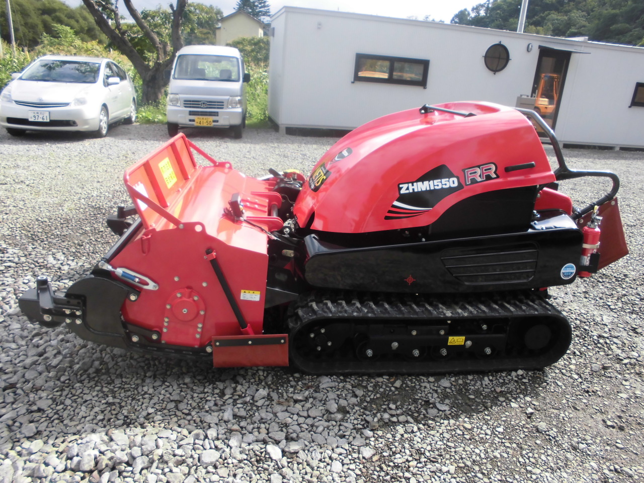 新車の小松ゼノア製草刈り機ハンマーナイフモアZHM1550RRを出庫しま