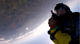 人生初のスカイダイビングに挑戦 北海道上空3800mからの絶景に感激