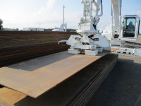 敷鉄板(覆工板)マグネットアタッチメントが使用できるバックホウの仕様