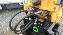 他社チルトローテーターへのSTEELWRIST油圧アタッチメント接続配管について