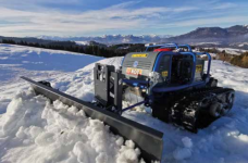 ラジコン式草刈機「XRot80」のオプションにスノーブレードを追加