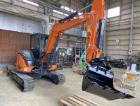日立建機ミニ油圧ショベルZX50U-5BにチルトローテーターX06取付