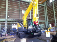 住友建機油圧ショベルのSTEEL WRISTチルトローテーター取付例