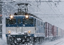 記録的な大雪の影響でコンテナ輸送に大幅な遅延が発生しております