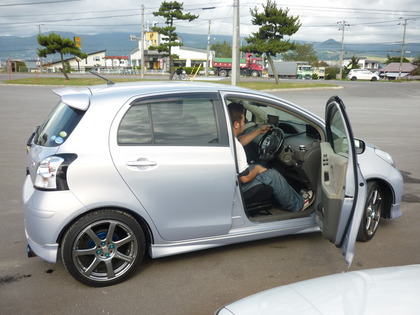 ヴィッツ １５００ターボ 電圧計取り付け 交通事故修理 キズ サビ ヘコミ板金塗装専門店 北海道南地域 株 ラルフ函館店 Do Blog ドゥブログ