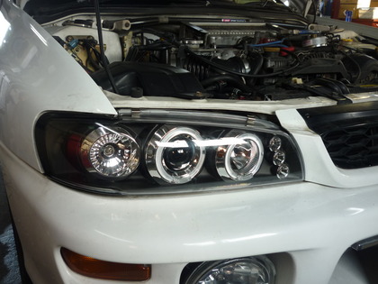 GC8インプレッサSTi イカリング付きプロジェクター取付。｜交通事故