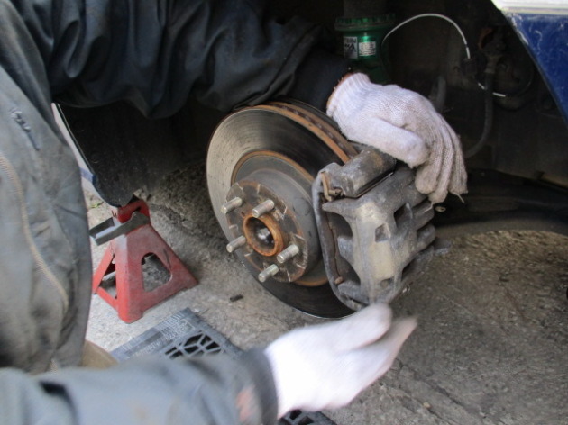 Brzのブレーキローター研磨とディクセル ブレーキパッド交換 交通事故修理 キズ サビ ヘコミ板金塗装専門店 北海道南地域 株 ラルフ函館店 Do Blog ドゥブログ