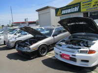 今日は快晴！デモカーのエンジンルームとトランクルームの日光浴！