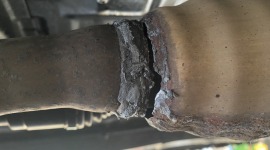 マツダキャロルのマフラーが折れて爆音に！リサイクル品に交換完了！
