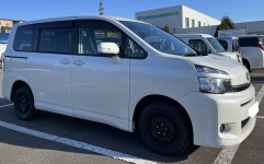 ヴォクシーの持ち込み新品冬タイヤ組み換え＆ユーザー車検代行