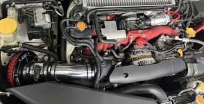 WRXに持ち込みHKSレーシングサクション/スーパーSQV取り付け