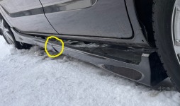 スペーシアの積雪影響で割れて脱落したサイドステップを交換修理