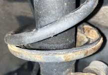 ハスラーのスプリング折れでリサイクルサスペンションに交換修理