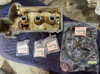 アルトワークスのエンジンルームから煙！原因はオイル漏れで修理！