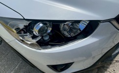 鹿と衝突したCX5の割れたヘッドライトユニットをリサイクル品に交換完了！