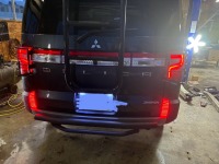 デリカD5装着の社外リフレクターが球切れ！新品リフレクターに交換修理！