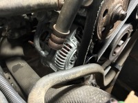 長期復旧整備作業中90系チェイサーのオルタネーターをリビルト品に交換