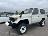 ランドクルーザー70のユーザー車検代行！運転席下の錆穴を簡易補修！