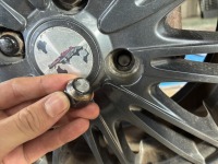 ピクシスのハブボルトが折れて緊急来店！ハブボルト＆ナット交換修理！