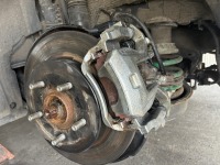 DIYブレーキパッド交換でピストンが戻せなくなったカムリが修理入庫