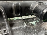 エクストレイルのクーラントが漏れているラジエーターを社外新品に交換修理