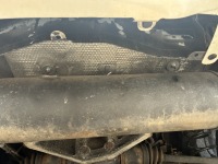 遮熱板のボルト接触部が破損して外れた！ヴィッツの遮熱板取り付け修理！