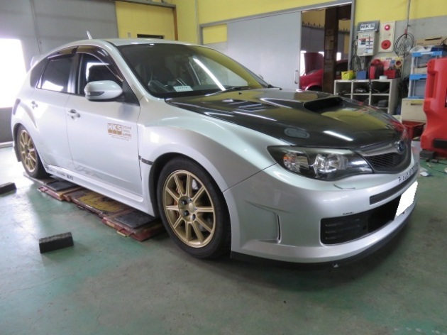 スバル インプレッサ GRB HKS HIPERMAX Ⅳ SP 取り付け｜自動車