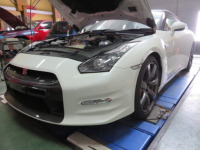 R35GTRにHKS I/Cパイピングキット/HKS SpecRマフラー取り付け