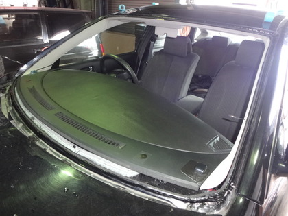 ティアナ ｔｎｊ３１ フロントガラス交換で入庫しました 車のチューニング ワンオフパーツ製作 テクニカルガレージメイクアップ Do Blog ドゥブログ