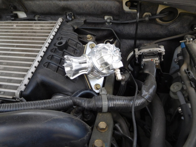 レガシィ BL5 EJ20 マフラーから黒煙吹きまくりで入庫！｜車の