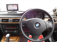 BMW　320iツーリング　車検＆ナビ取付しました。