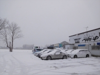 雪が積もりそうですよ。朝からタイヤ交換ラッシュです！