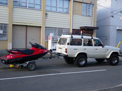 ランクル60でジェット牽引 かっこいい ランドクルーザー ランクル 中古車販売 高価買取 カスタム マークル Do Blog ドゥブログ