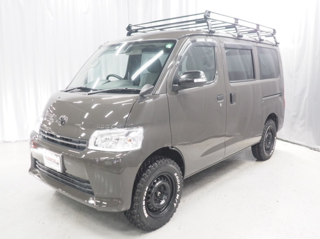 タウンエースバン４ＷＤ新車カスタム車両！全塗装リフトアップにマッド