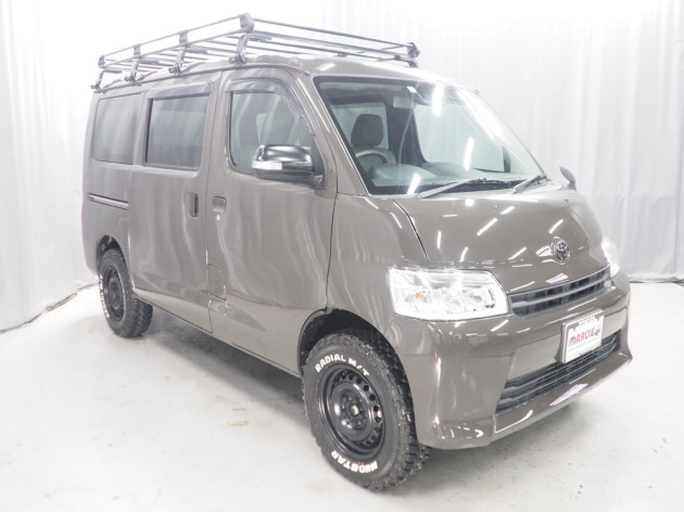 タウンエースバン４ＷＤ新車カスタム車両！全塗装リフトアップにマッド